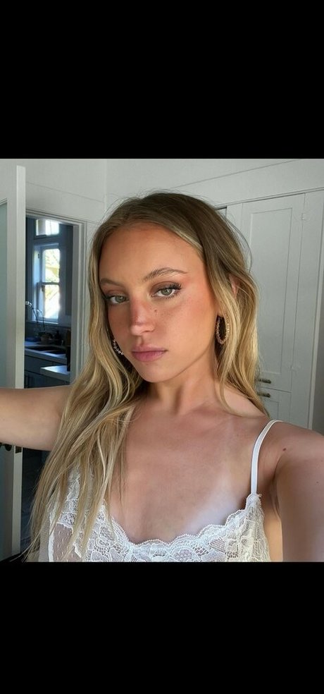 Riley Hubatka hübsche nackt bilder