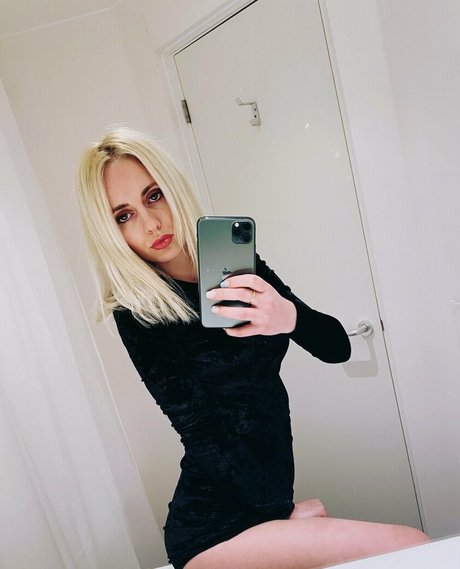 laraonelove nackten bilder