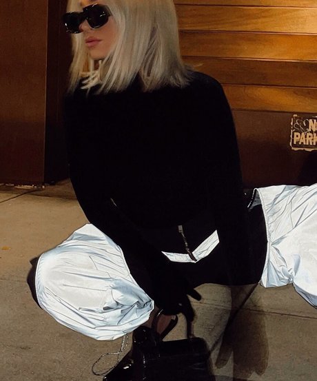 Camaryn Swanson sexy top archiv