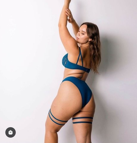 Veneziacruz pornostar akt bild