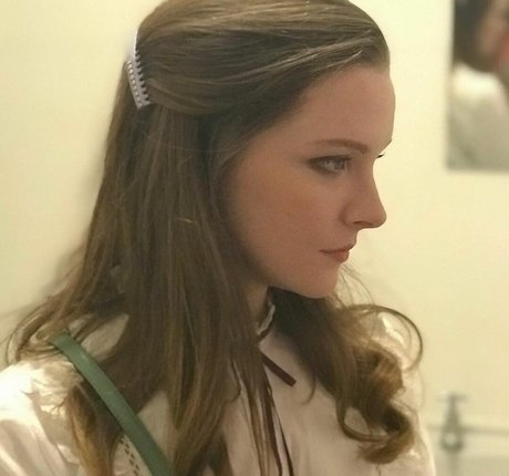 Morfydd Clark nackten bilder