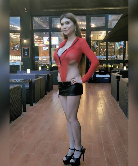 SexyCyborg pornostar akt bild