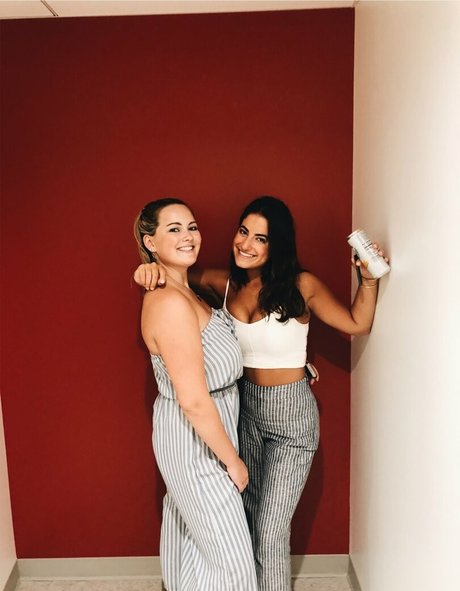 Olivia H erotische nackten bild