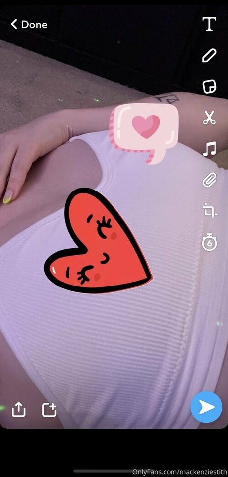 mackenziestith nacktheit exklusive foto