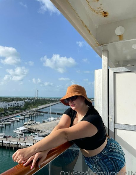 urbabelily schauspielerin kunst archiv