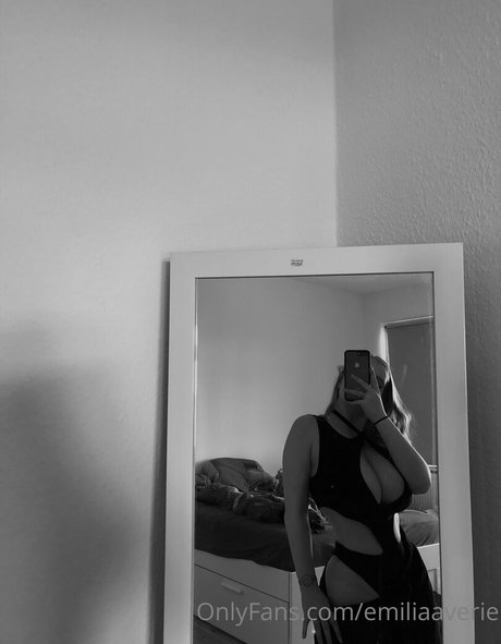 emiliaaverie exklusive porno foto