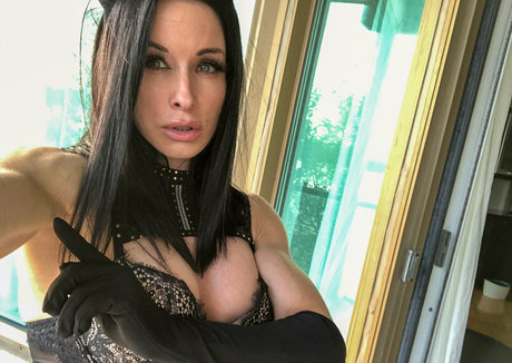 Karolynn D hübsche akt bild