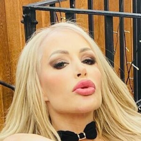 Anna Kelemen pornografische galerien