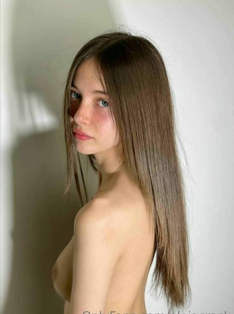 Aleja Crack schöne erwachsene foto