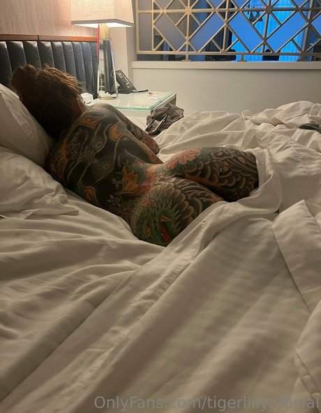 Tigerlilly perfekte nacktheit foto