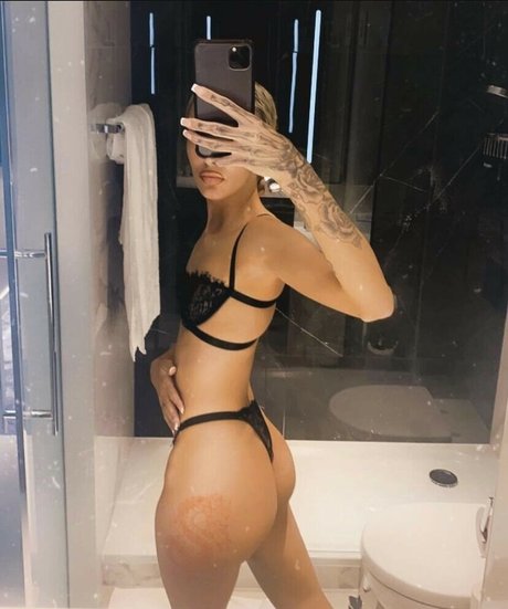 Yourbabyjadore model nacktheit foto