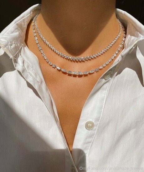 anikahaze freeee nacktheit top foto