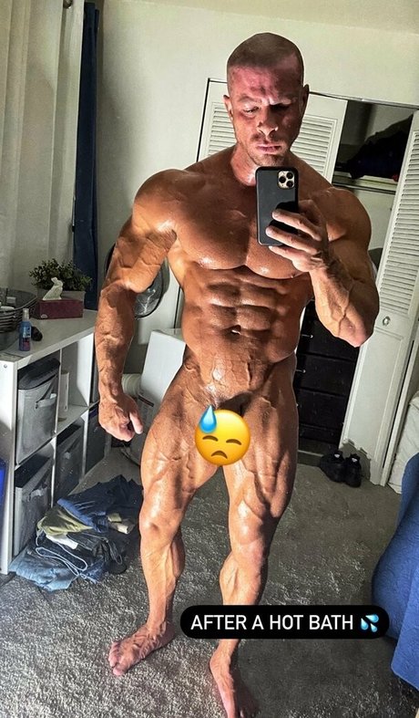 sean costin model top bild