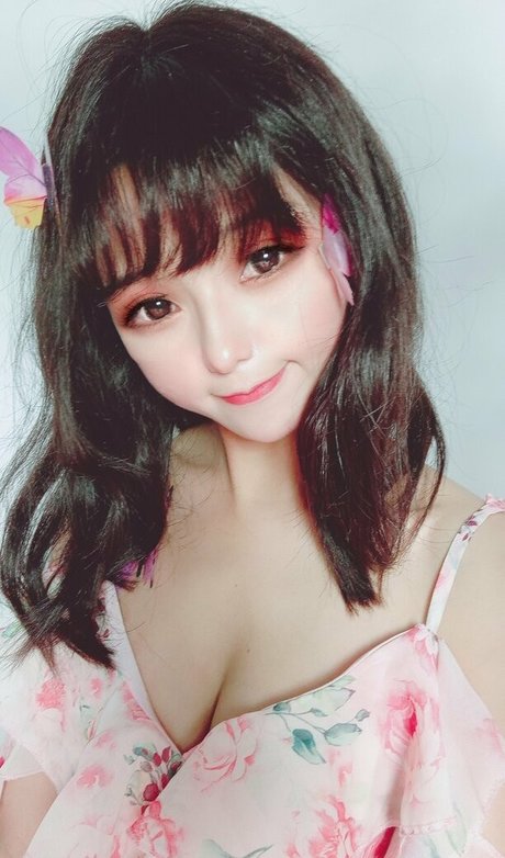 mica 03021993 model sexy bild