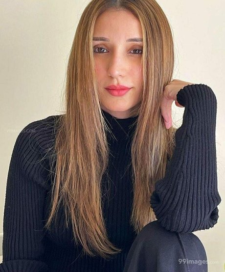 Heli Daruwala porno hd bilder