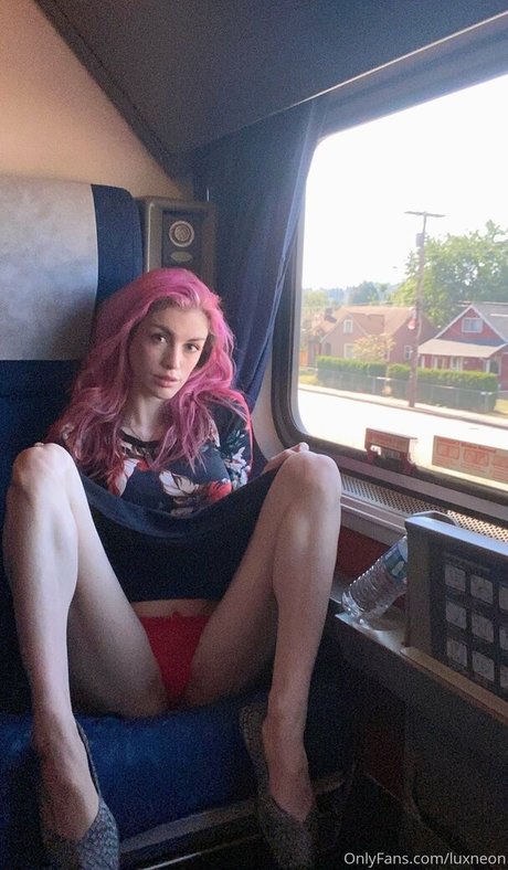 behaarte achseln onlyfans nackten bild