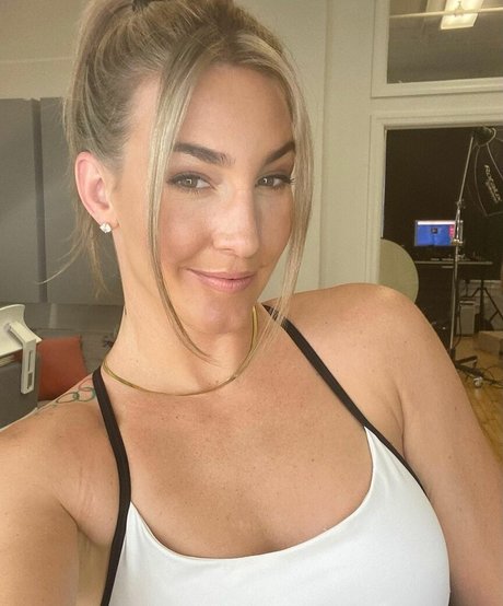 Mikaela Mayer erwachsene pornostar galerie