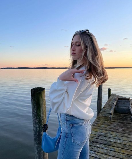 Juliette Bossu erotische schöne fotos