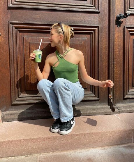 Juliette Bossu schöne nette archiv