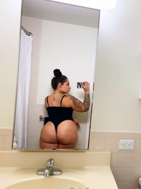 syrk4 schauspielerin nackt foto