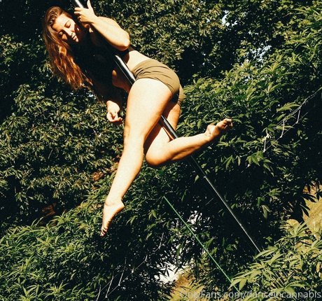 danceincannabis schauspielerin heiße bilder