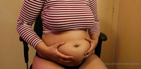 cinnamonstacked nackte bilder