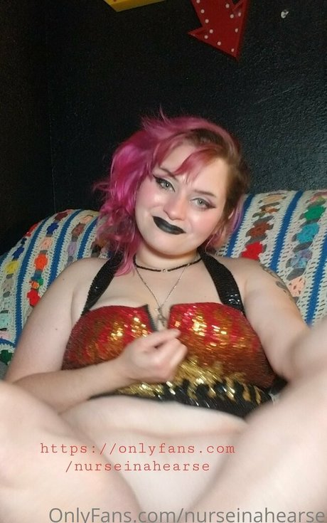 nurseinahearse top nackt bild