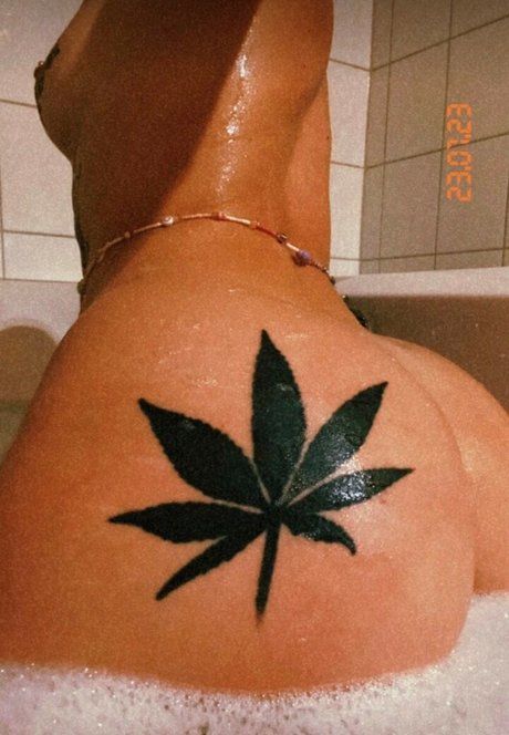 FoxyBebe420 pornostar bilder