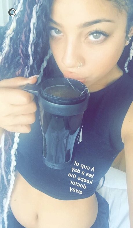 Kiana Lede perfekte hd foto