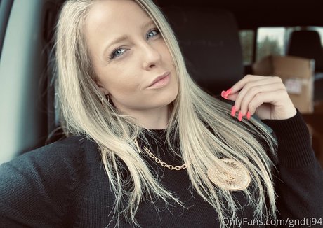 gndtj94 model nackt bilder