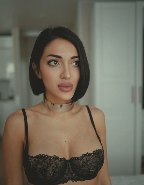 leylacoach model nackten bild