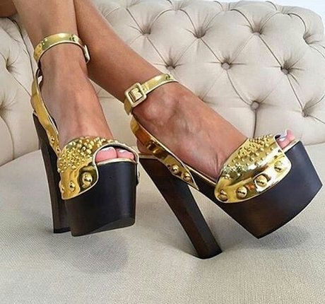 Francesca feet hd galerien