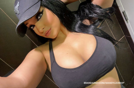 Mandy Leon heiße porno bilder