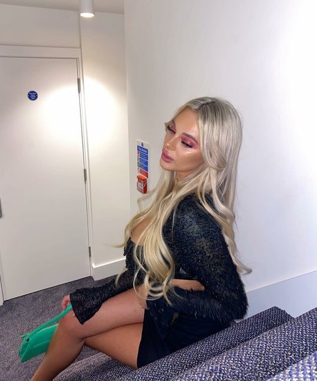 Andelika model nackte galerien