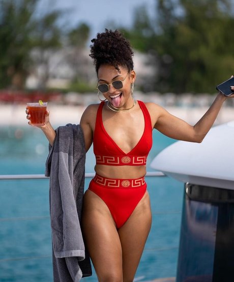 Logan Browning top pornografische bild