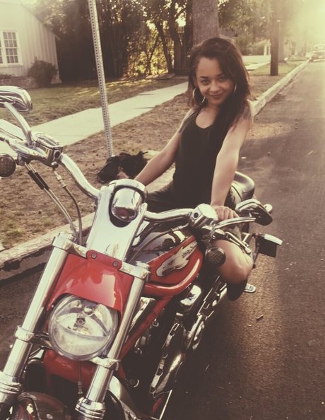 hollyhendrix_ exklusive bilder