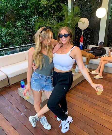 Nikki Kay exklusive hübsche galerien