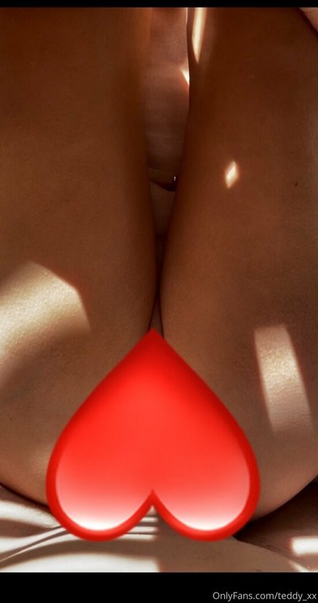 teddy xx model nacktheit bild