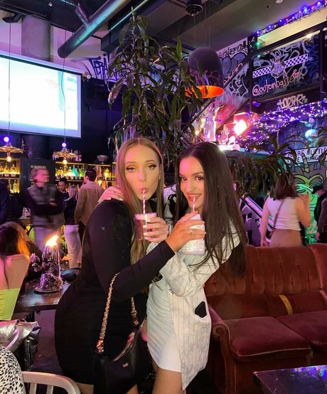 Dannielle Ashurst kunst sex foto