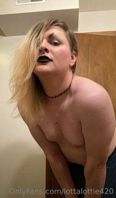 lottalottie420 nette pornostar bilder