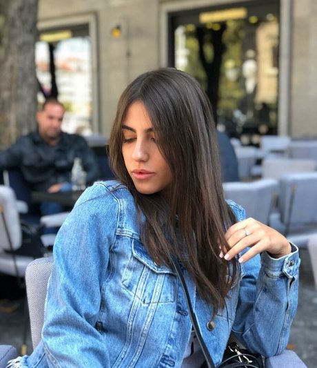 Meshi Malka erotische schöne galerien