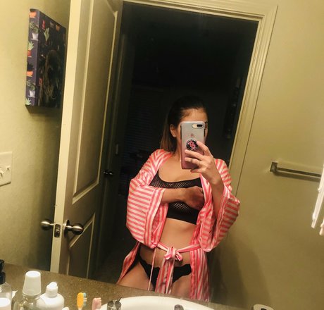 brunettegurl nackt hübsche fotos