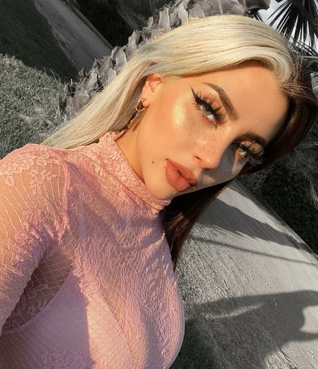 Vai Monroe hübsche xxx galerie