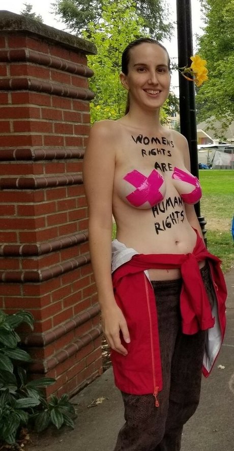 Cleo Mckeever sexy hd bilder