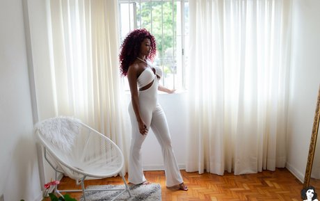 Yasantana model nacktheit galerie