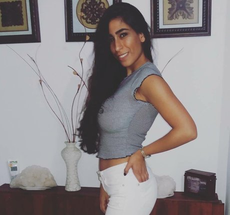 Tal Halika erwachsene akt bilder