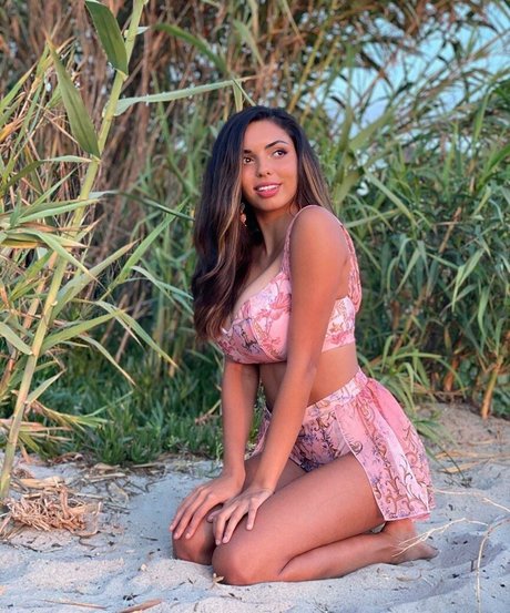 Tara Yazdi pornostar exklusive bild