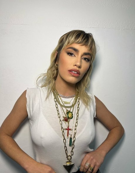 Lali Esposito sexy top bilder