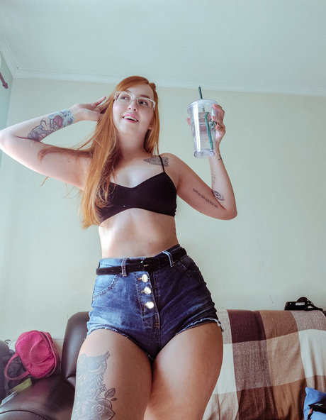 Acami model nackt bild