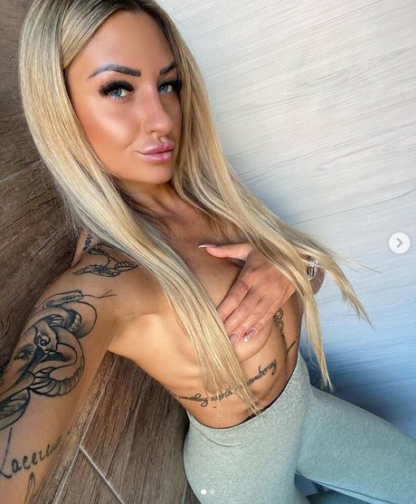 giulismolteni erwachsene sexy galerie